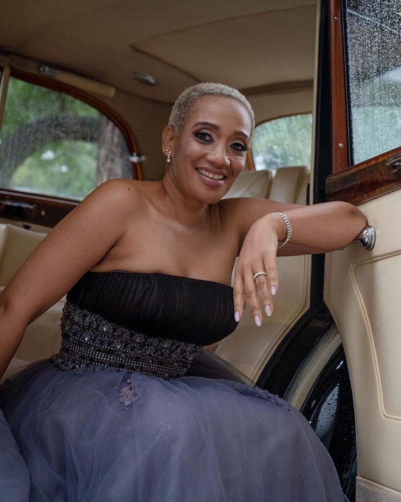 Mapaseka claps back at tweep over nude pic