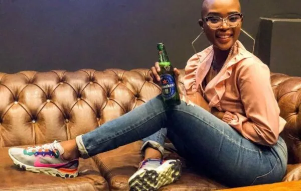 Mo Setumo stuns on the beach