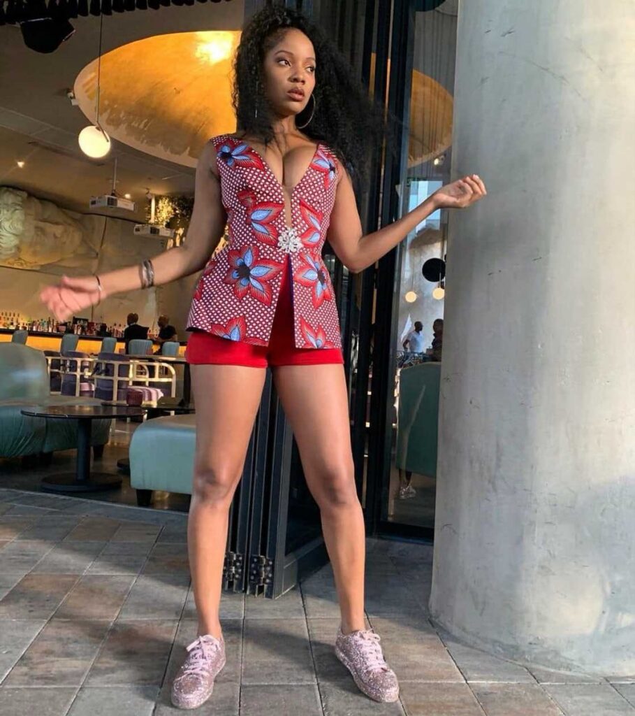 Moneoa shows off a new look