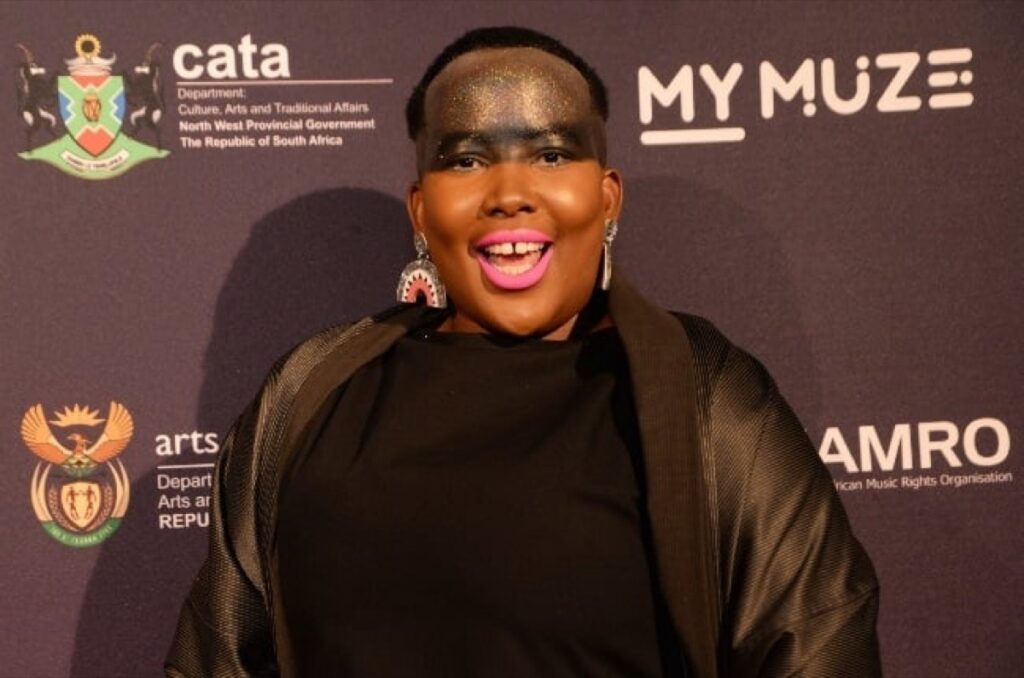 Hilarious! NomiSupasta Mazwai doesn’t think you’re rich if you don’t have manicured trees