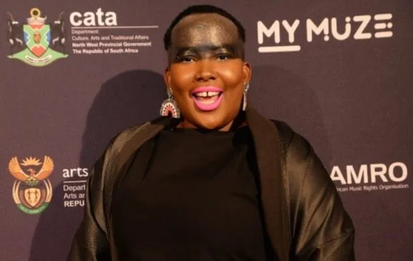 Hilarious! NomiSupasta Mazwai doesn’t think you’re rich if you don’t have manicured trees