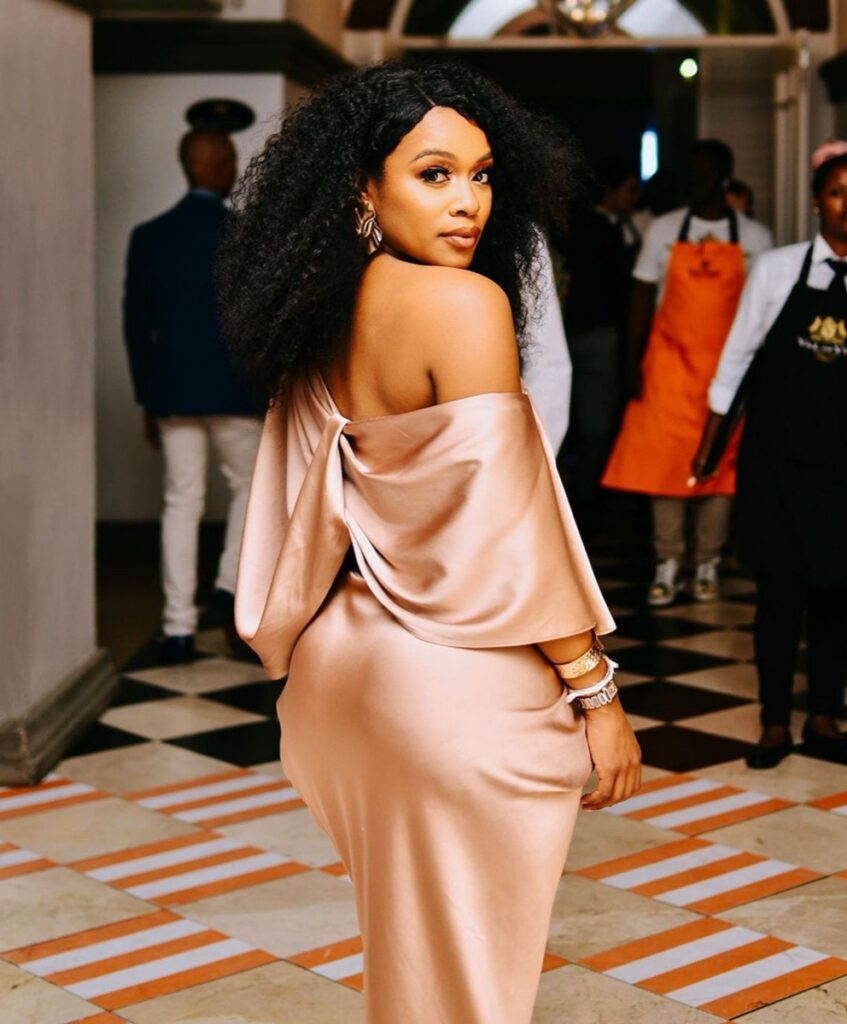 Nomzamo’s #Top5 Make – Up Free Snaps!