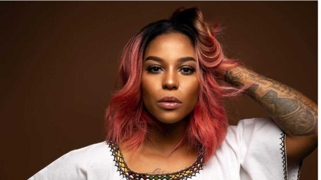 Sammy Sosa blesses herself with a new car!
