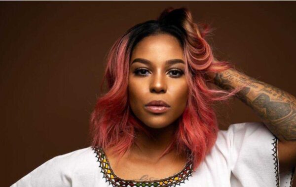 Sammy Sosa blesses herself with a new car!