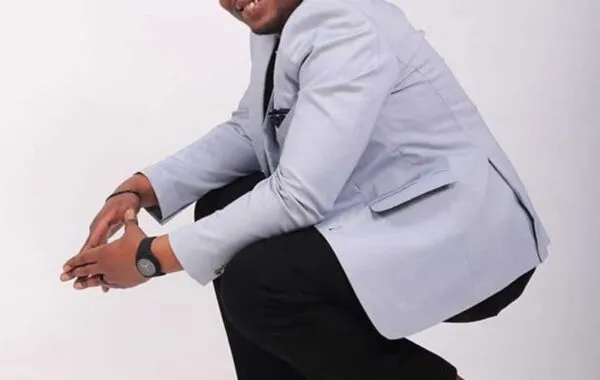 Gospel singer chases burglars in his birthday suit