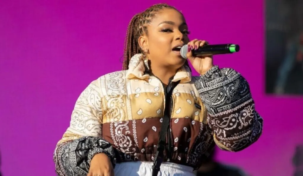 Shekhinah is joined by Mr. Eazi for ‘Suited’ remix
