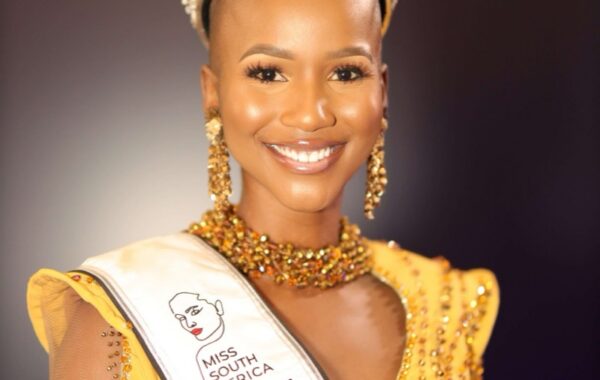 Shudufhadzo Showcases Her Versatility WIth Hair