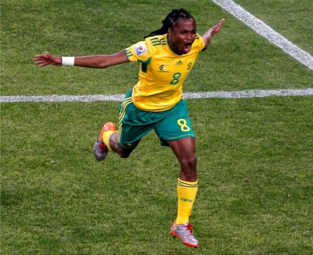 Siphiwe Tshabalala shares the cutest family pic