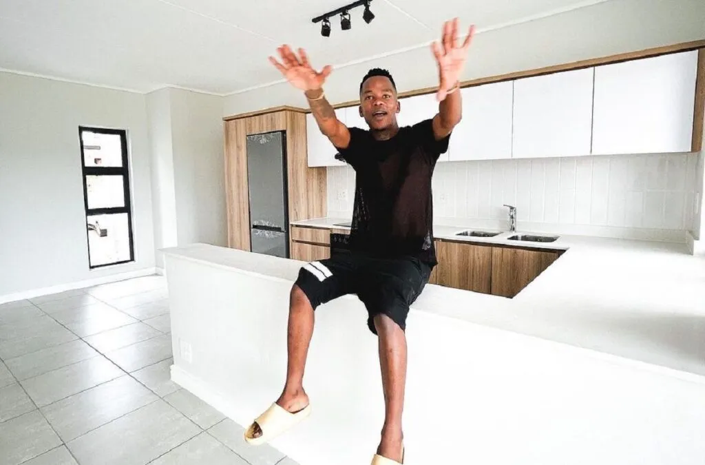 TNS Gifts His Baby Mama