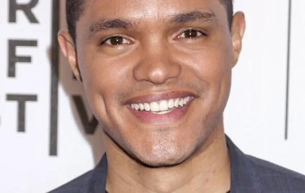 Kevin Hart Gives Trevor Noah His Flowers