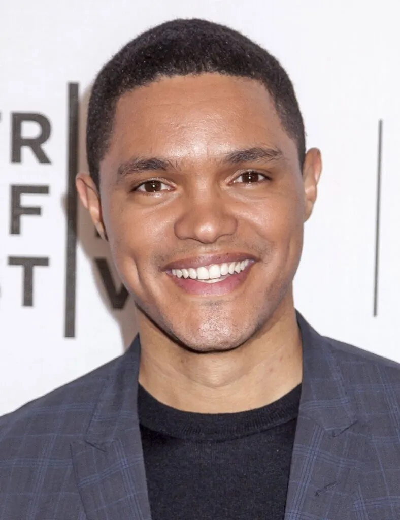 Kevin Hart Gives Trevor Noah His Flowers