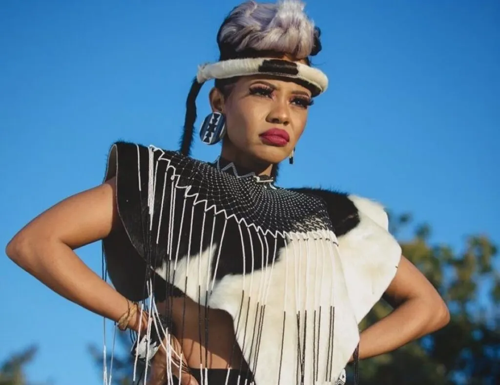 Zandie Khumalo Shows Kelly Some Support