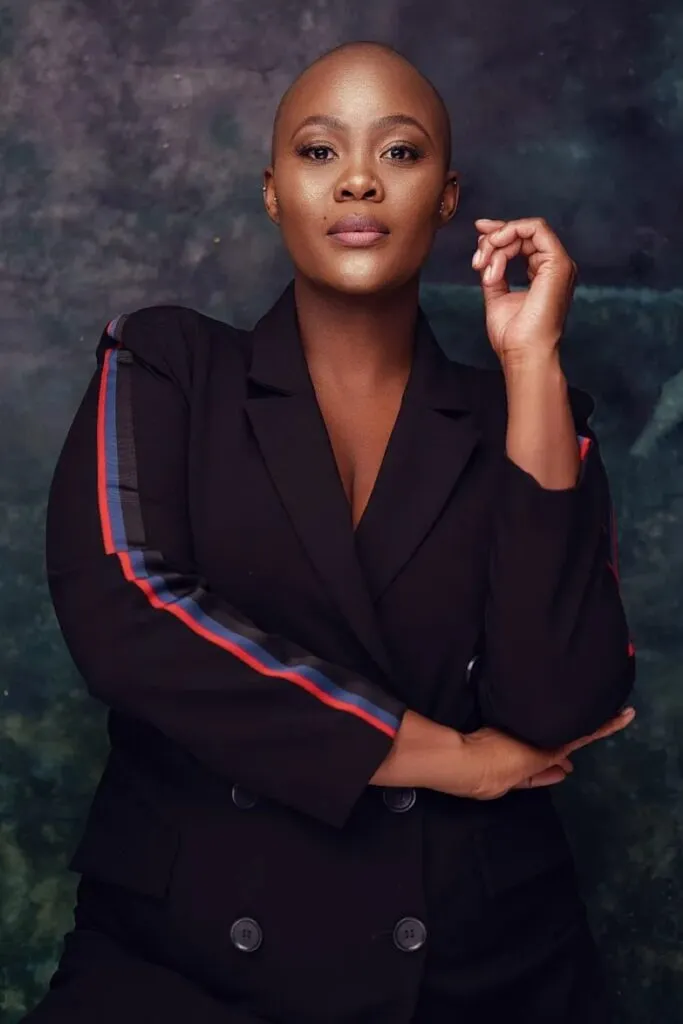 Zikhona Sodlaka is rocking them wigs