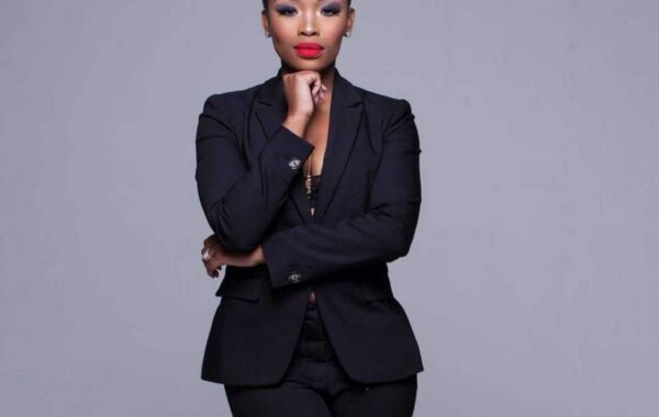 Short hair Zinhle or long hair Zinhle?