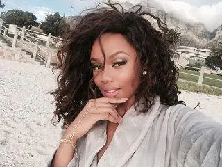 What’s Hot: Watch: Nathi serenades Bonang with ‘Nomvula’
