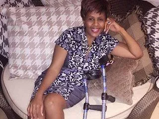 What’s Hot: Basetsana Kumalo glams up her crutches