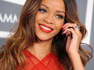 Rihanna Sends Message to Miley in Pour it Up