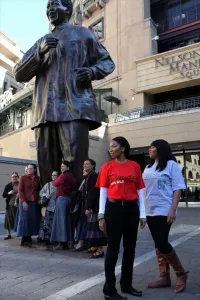 Negative reviews for “Being Mandela”