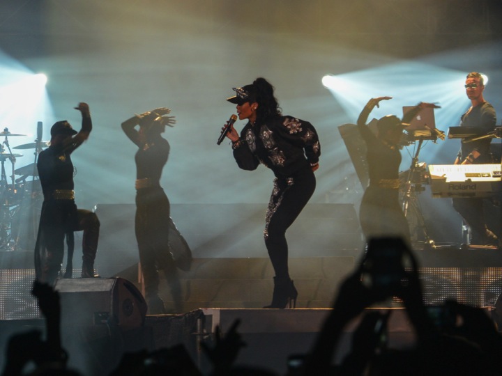 Rihanna’s Diamonds Tour Lights up JHB