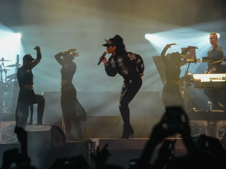 Rihanna’s Diamonds Tour Lights up JHB