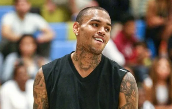Chris Brown Enters Rehab