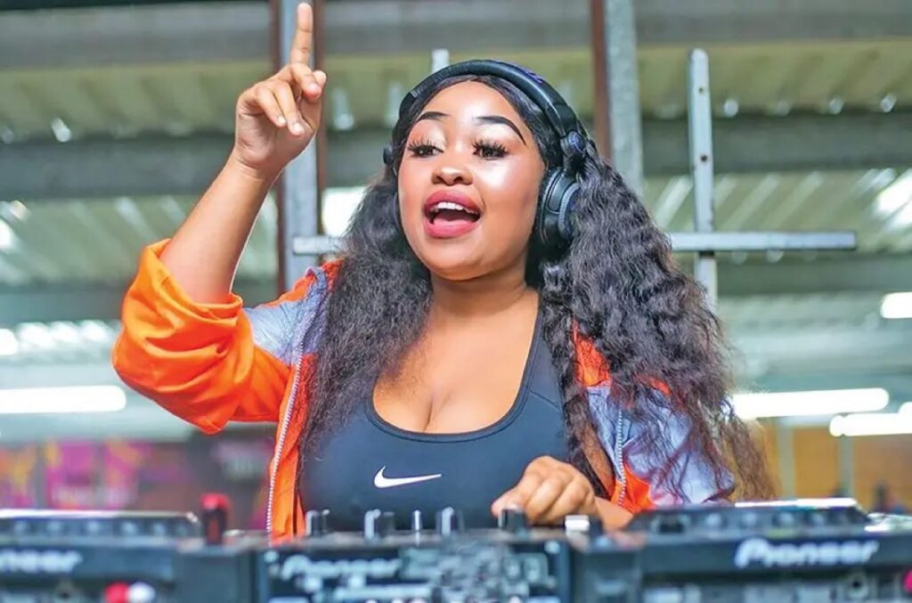 Fans Tell DJ Hlo To “Get Lost”