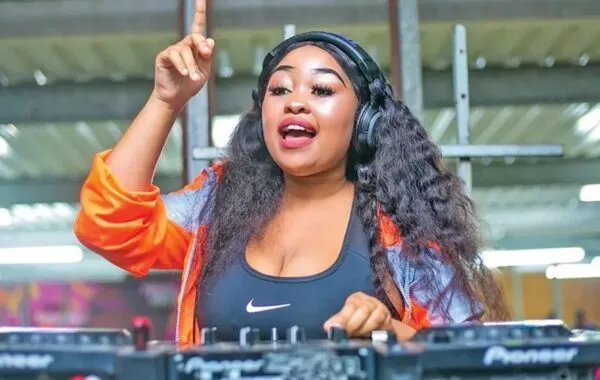 Fans Tell DJ Hlo To “Get Lost”
