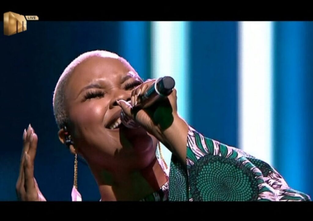Jennifer Hudson Gives Idols SA Contestant Nozi A Thumbs Up