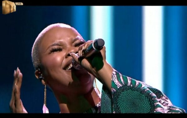 Jennifer Hudson Gives Idols SA Contestant Nozi A Thumbs Up
