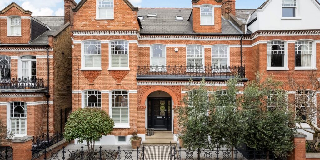 Toya Buys A House In London