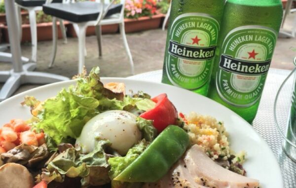ZAlebs enjoys lunch with Heineken