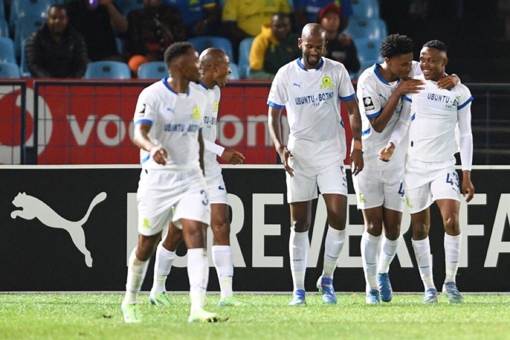 It’s a soccer affair on the Isidingo set