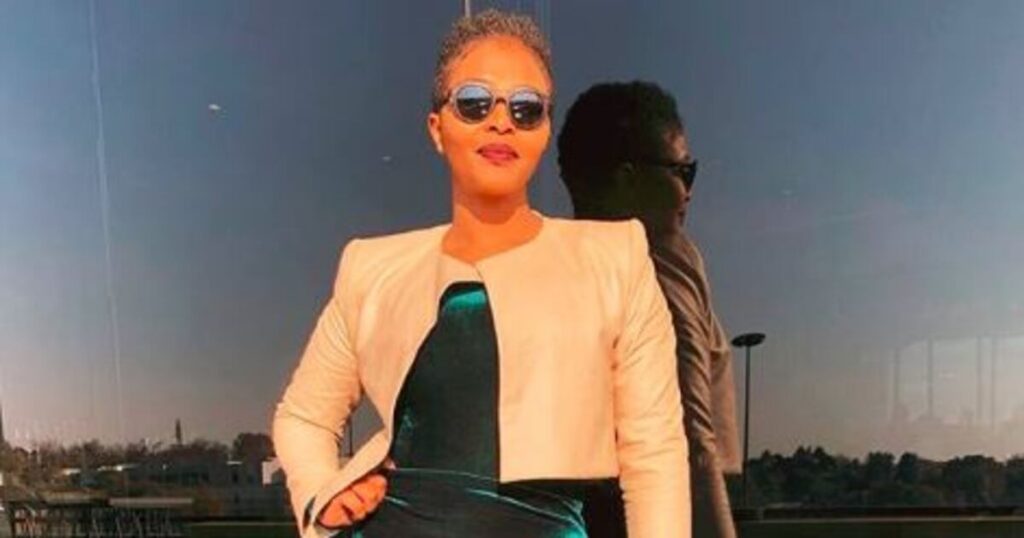 Is Simphiwe Dana Gracefully Bowing Out?