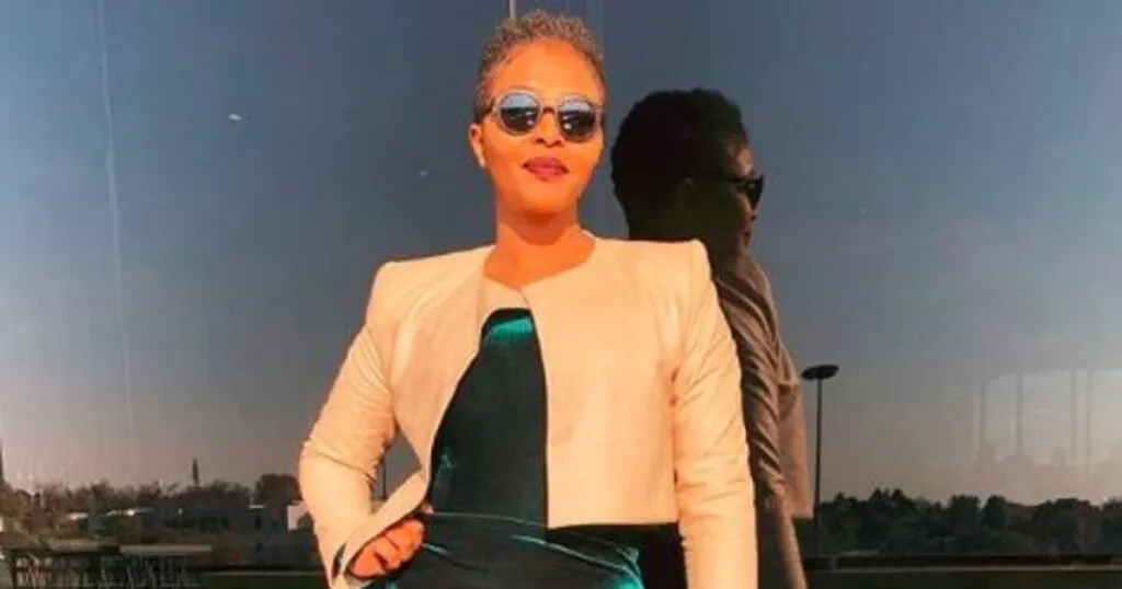 Is Simphiwe Dana Gracefully Bowing Out?