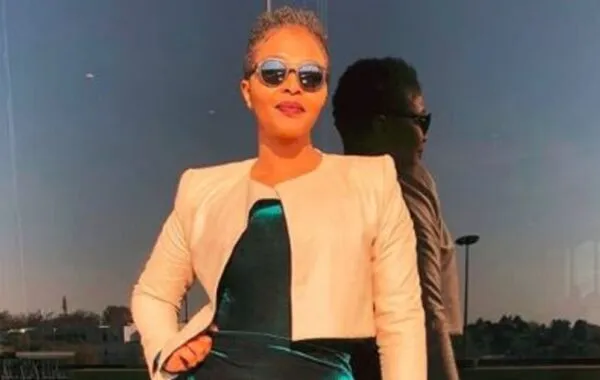 Is Simphiwe Dana Gracefully Bowing Out?