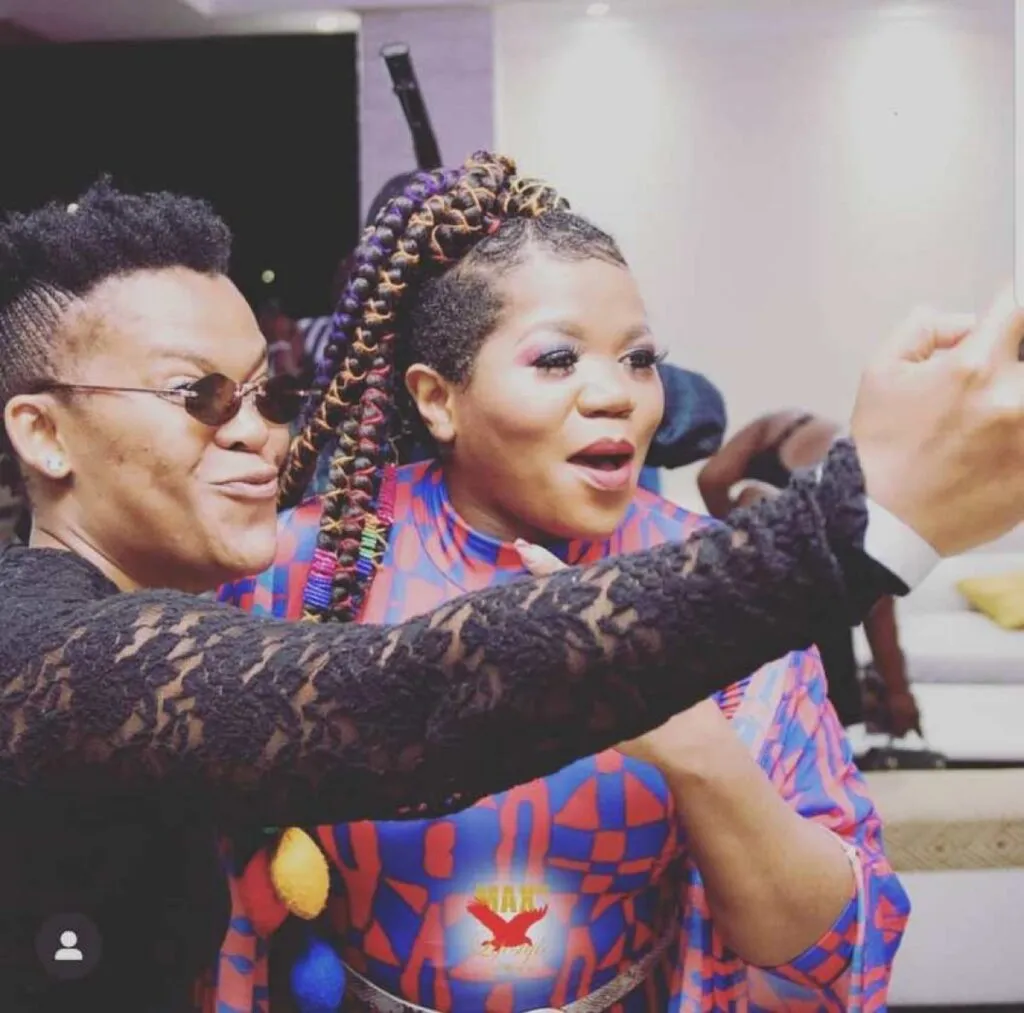 WATCH: ‘Drunk’ Zodwa Mows The Lawn In Her Heels