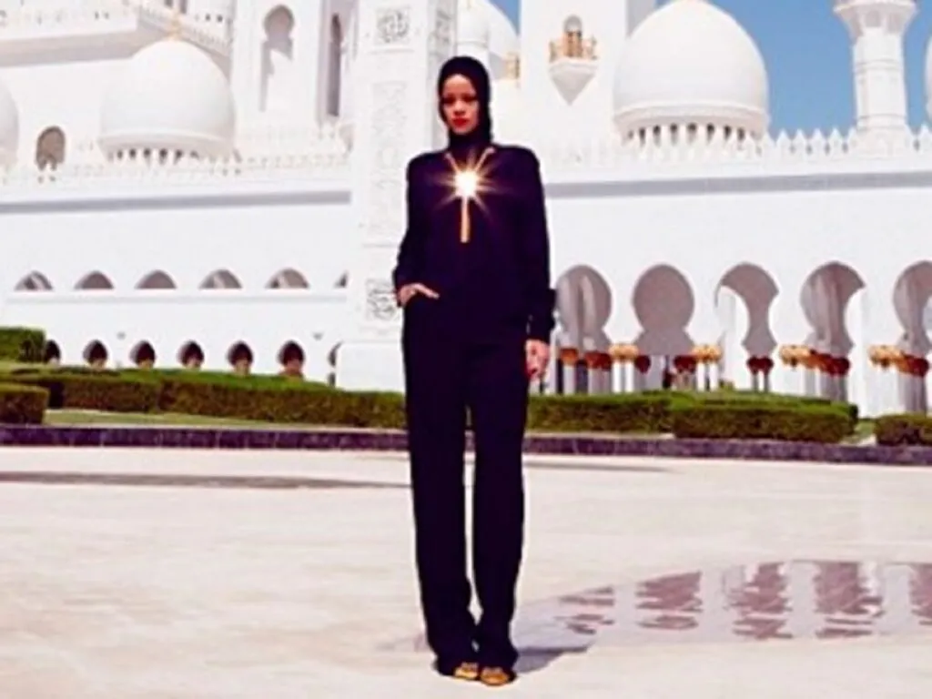 What’s Hot: Rihanna asked to leave mosque