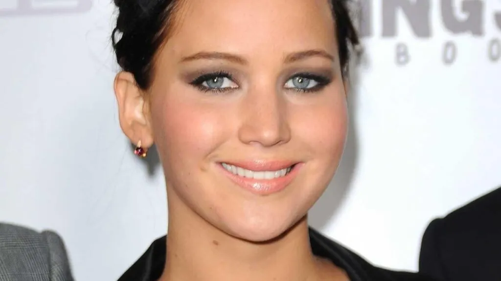 Jennifer Lawrence Calls Acting ‘Stupid’