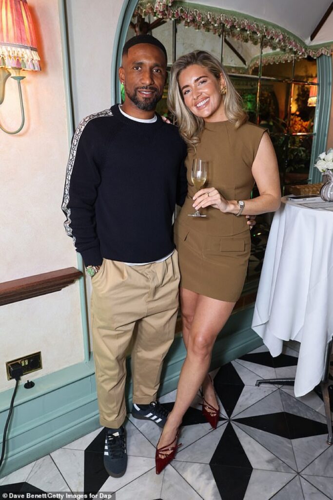 Footballer’s girlfriend QUITS job