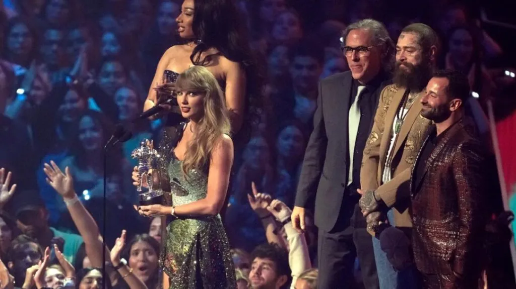 Reviews: What went down at the VMAs last night?