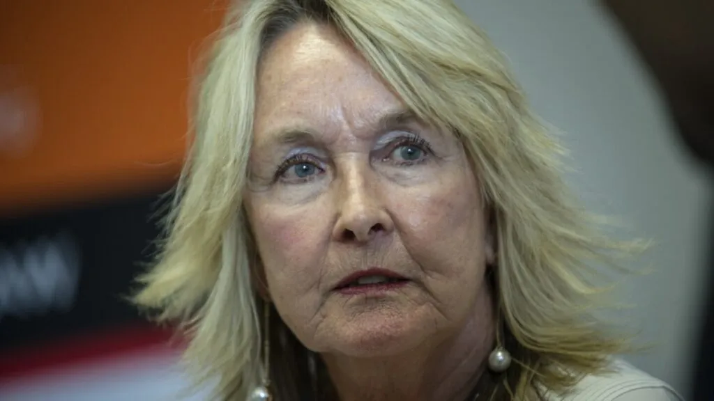 June Steenkamp not fooled by Oscar