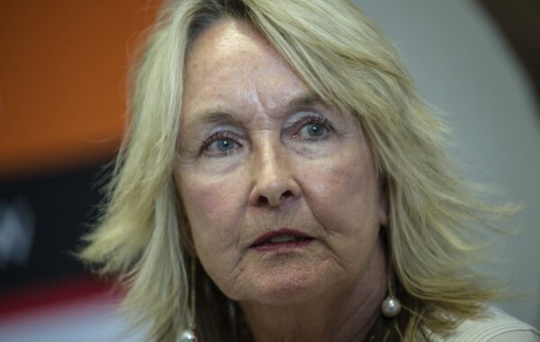 June Steenkamp not fooled by Oscar
