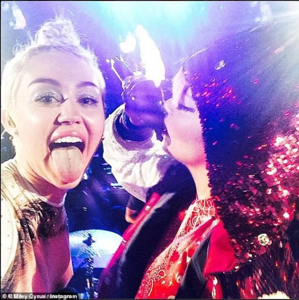 Lily Allen and Miley Cyrus going on tour!