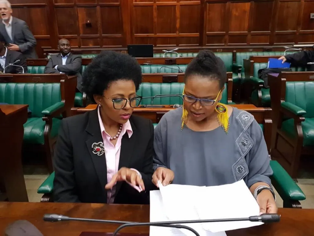 What’s Hot: Basetsana Kumalo comforts Florence Masebe