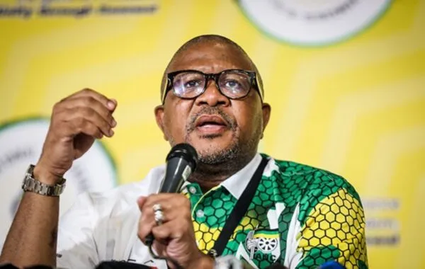 What’s Hot: Fikile Mbalula’s ‘nude’ pic drama