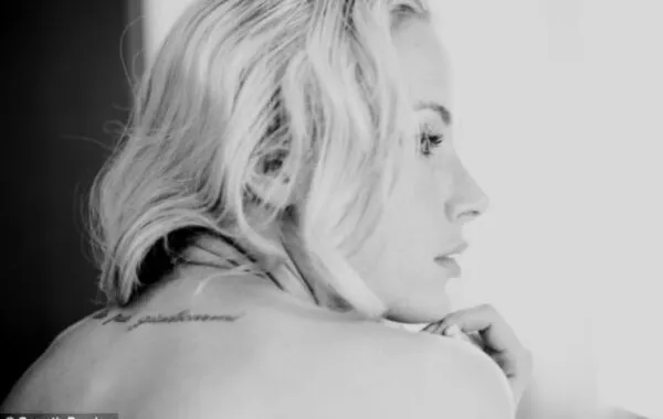 Semi-naked photos of Reeva Steenkamp emerge