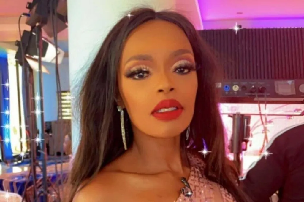 What’s Hot: Kuli Roberts’ selfie obsession