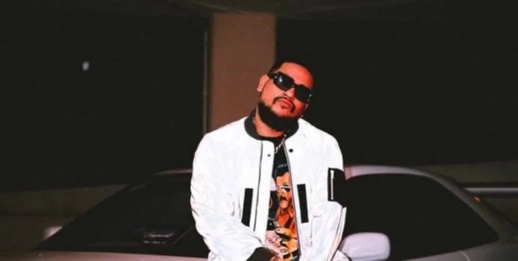 What’s Hot: AKA shows off his new ride!