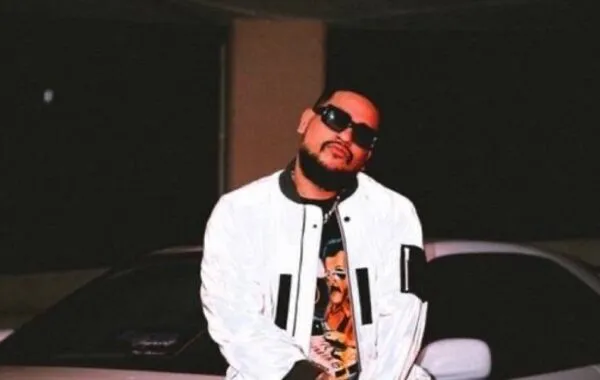 What’s Hot: AKA shows off his new ride!