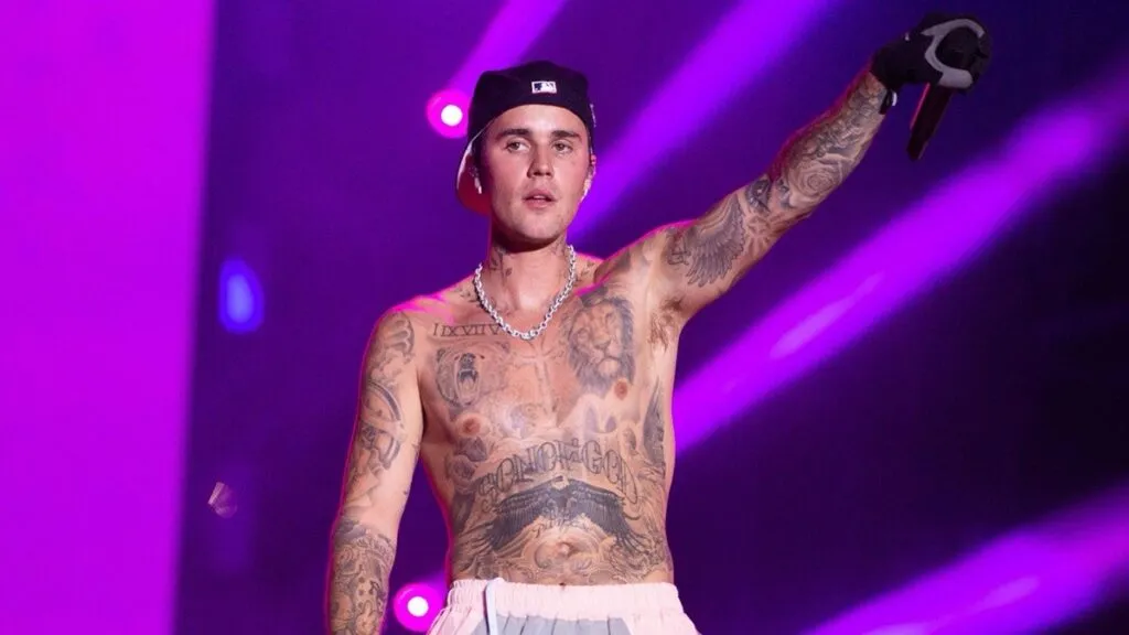ZAlebs responds to the dumbest/best Bieber tweets